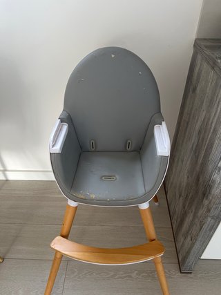 Trona infantil madera y gris