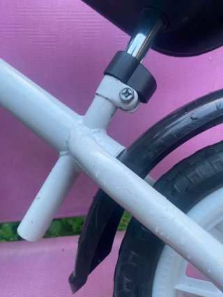 Bicicleta de equilibrio infantil blanca