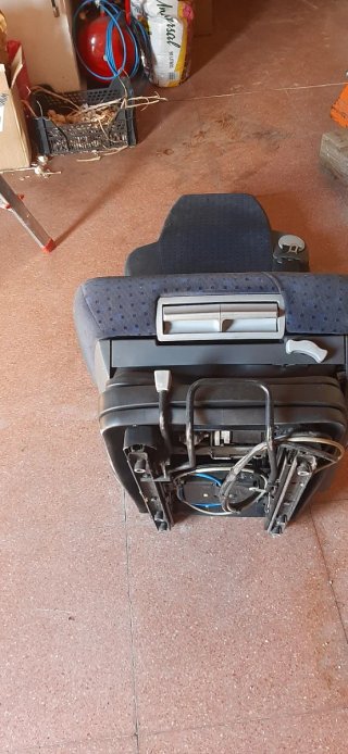 Asiento camión neumático y calefactado averiado
