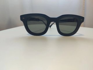 Gafas de sol hombre Scalpers negras. Incluye funda