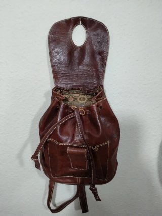Mochila de cuero marrón