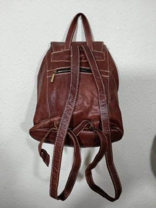 Mochila de cuero marrón