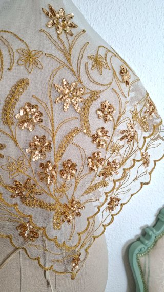 Conjunto Fallera Años 50 Beige y Dorado
