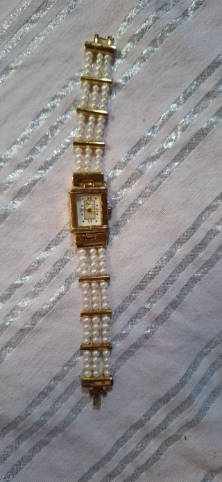Relógio Dourado Pérolas