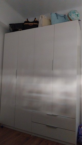 Armario blanco y beige