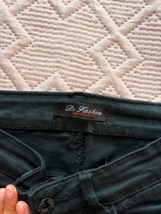 Calças Skinny Pretas Bordadas Florais Tam 32