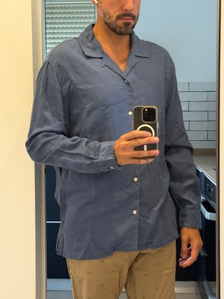 Camisa Bershka cuello bowling azul Talla M