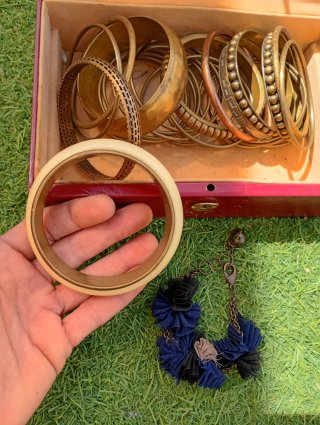 Lote pulseras étnicas y brazaletes dorados