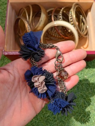 Lote pulseras étnicas y brazaletes dorados