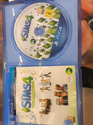 PS4 Rainbow 6 Siege y Sims 4 Edición Fiesta Deluxe