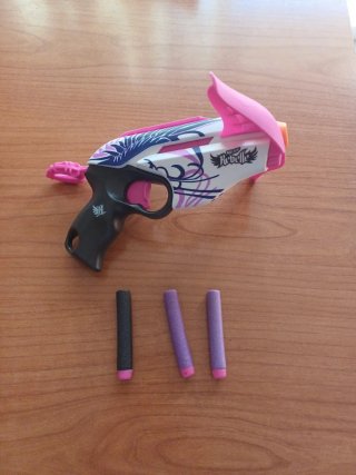 Pistola Nerf Rebelle con accesorios