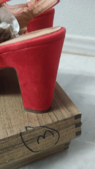 Zapatos de tacón con plataforma rojos