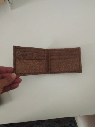 Billetera de piel con diseño