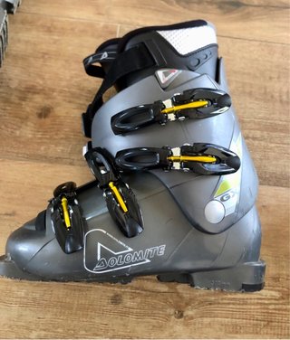 Esquís Rossignol con bastones y botas