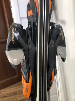Esquís Rossignol con bastones y botas