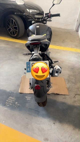 Moto Naked Negra