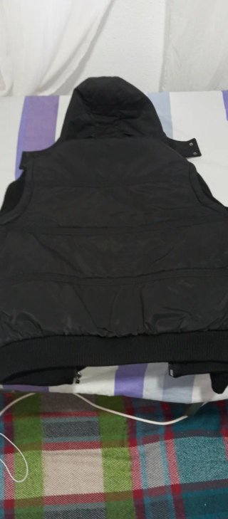 Chaqueta Lacoste con capucha y mangas
