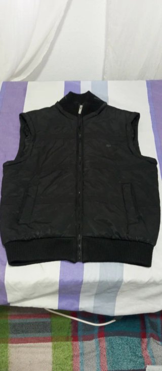 Chaqueta Lacoste con capucha y mangas