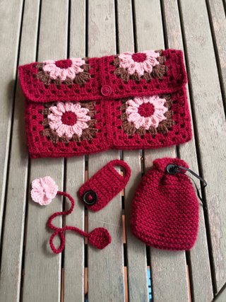 Funda libro crochet burdeos