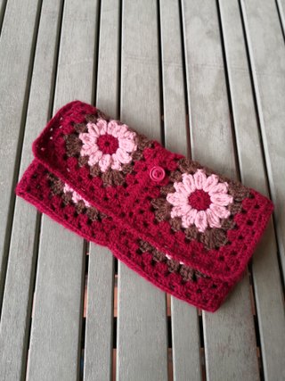 Funda libro crochet burdeos