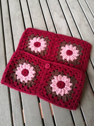 Funda libro crochet burdeos