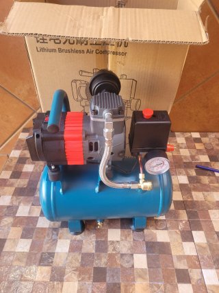 Compresor 6L 8 Bar/ Bateria Makita 18V