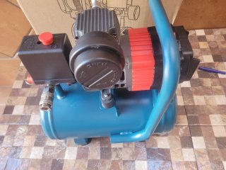 Compresor 6L 8 Bar/ Bateria Makita 18V