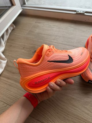 Nike Vomero Plus Arancione 39