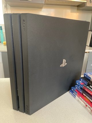 PS4 Pro 1TB Negra + 6 juegos