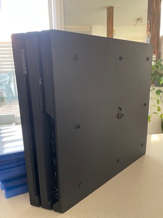 PS4 Pro 1TB Negra + 6 juegos