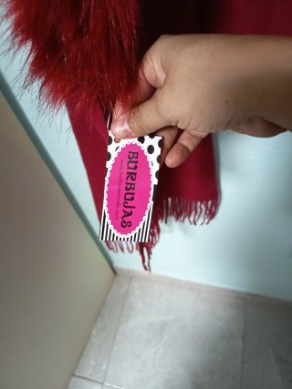Poncho Burdeos con Cuello de Pelo Sintético