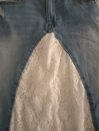 Falda vaquera con encaje blanco