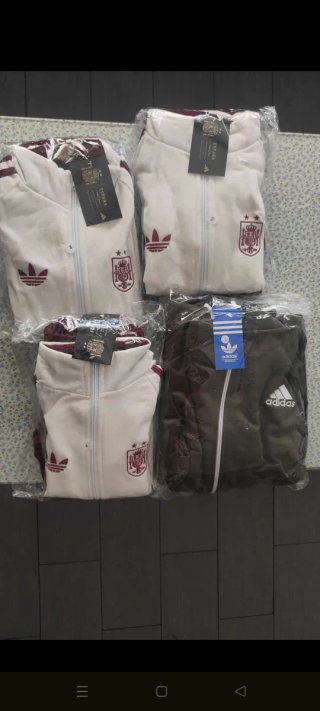 Chándal Adidas Niño Disponible talla 4,6y 10