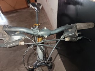 Tiene un neumàtic pinchado