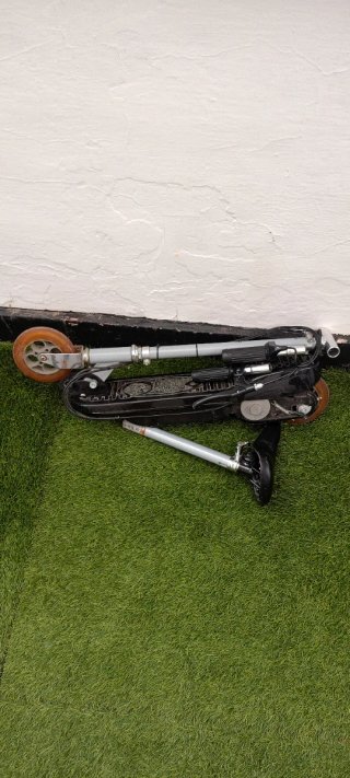 Patinete eléctrico con sillín 24V