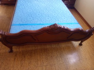 Cabecero, pie de cama y somier de madera
