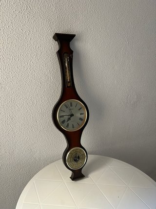 Reloj de pared vintage funcionante.