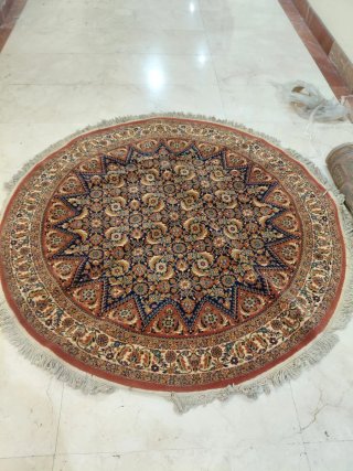 Alfombra redonda de lana. Bien conservada