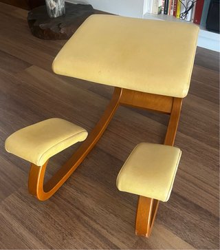 Silla Stokke ergonómica madera cuero vintage