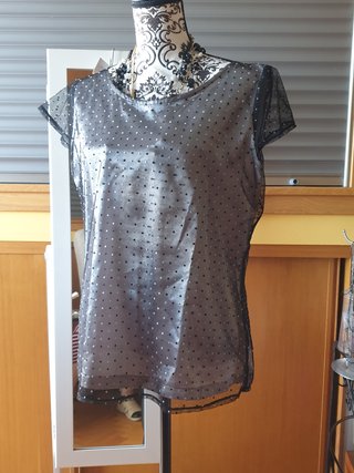 Blusa tul calada topos blancos negra