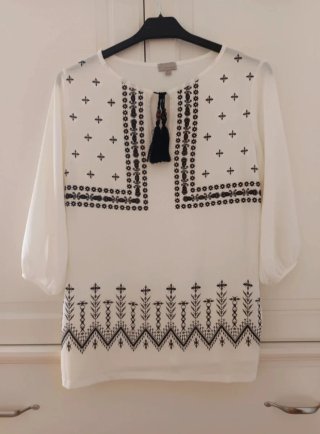 Blusa blanca bordada Trucco