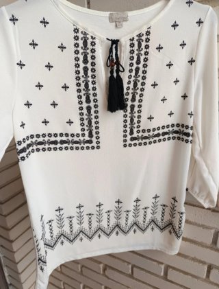 Blusa blanca bordada Trucco