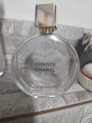 Bottiglie vuote Chanel e Laura Biagiotti