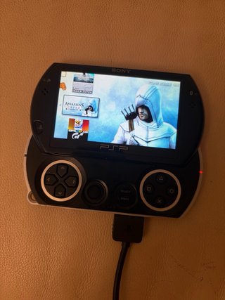 Sony PSP Go Nero + Caricatore e Custodia + 12 giochi