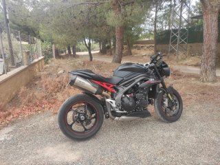 Triumph Speed Triple RS Negra y Roja