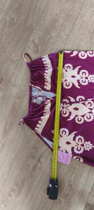 Vestido largo morado con etiqueta