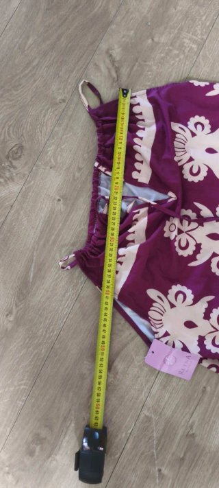 Vestido largo morado con etiqueta