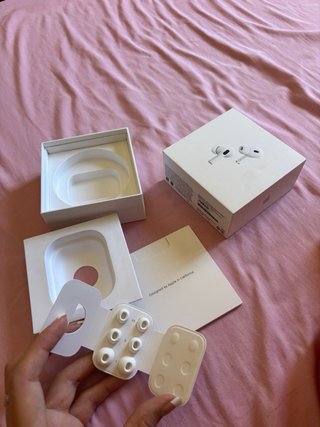 Caja AirPods Pro 2ª Gen con todos los accesorios