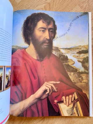1-Libro de Arte Louvre 2- Libro de Arte Gaudi