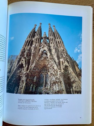 1-Libro de Arte Louvre 2- Libro de Arte Gaudi